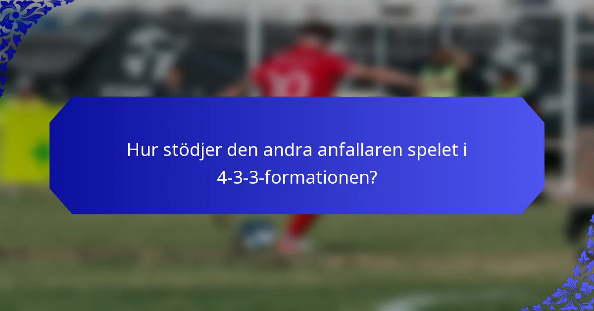 Hur stödjer den andra anfallaren spelet i 4-3-3-formationen?